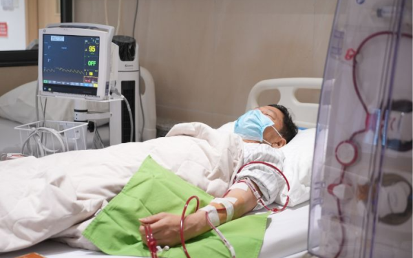 Người đàn ông đi khám vì 1 dấu hiệu nhiều người hay phớt lờ vì nghĩ là tuổi già, bác sĩ nói thẳng “Lọc thận ngay!”