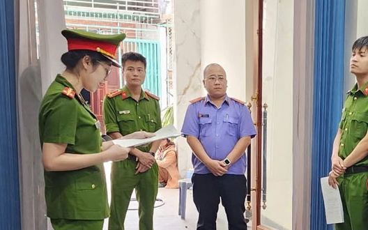 Bắt tạm giam vợ chồng “đại gia” bất động sản ở Gia Lai