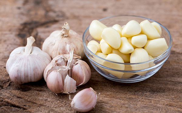 Người đàn ông 58 tuổi mỗi sáng đều ăn 1 tép tỏi, 6 tháng sau đi khám, nhận kết quả không tưởng