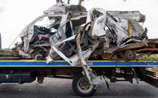 Xe buýt chở học sinh gặp tai nạn nghiêm trọng trên đường đến trường, ít nhất 11 nạn nhân thiệt mạng