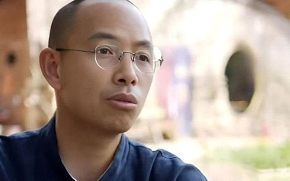 Phát hiện kỹ sư IT lương 40 triệu đồng nhưng bất ngờ bỏ việc, sống không vợ con, ngày nào cũng chui ra chui vào hang đá bỏ hoang