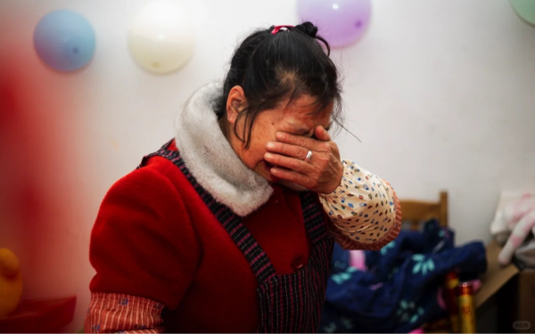 Gửi tiết kiệm 3,4 tỷ/5năm, tới lúc rút thì ngân hàng thông báo phải đóng thêm 25 năm nữa: "Lúc đó nhận 26 tỷ"