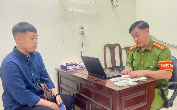 Phát hiện hàng loạt tờ tiền từ 50K-500K nằm chơ vơ ở khay tiền của cây ATM MB Bank: Công an dùng nhiều biện pháp nghiệp vụ vào cuộc