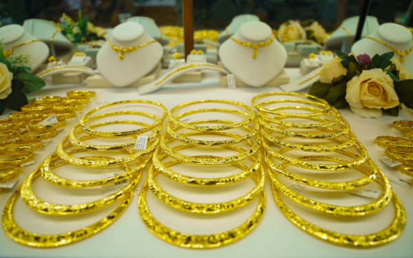 Giá vàng hôm nay 24/1/2026 dự báo lập đỉnh mới, dòng tiền toàn cầu tiếp tục đổ vào