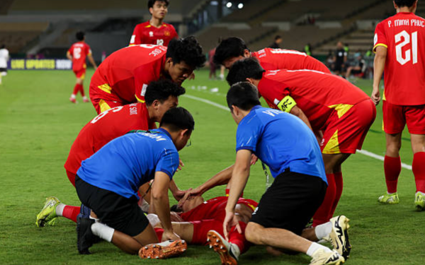 Hiểu Minh bị đứt dây chằng chéo trước: Bác sĩ nói điều kiện phục hồi mà xót xa