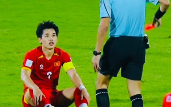Thẻ đỏ khiến Đình Bắc vắng mặt trong trận đấu quan trọng của tuyển Việt Nam