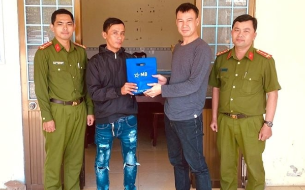 Trong 8 ngày, tài khoản người đàn ông nhận liên tiếp 2 giao dịch tổng cộng 5,2 tỷ đồng: Công an xã mời về làm việc