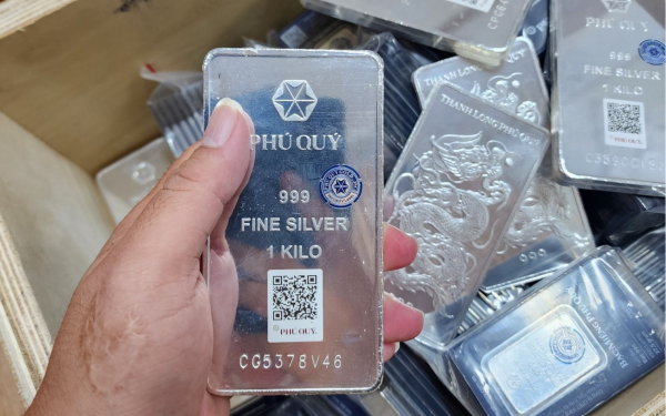 Tỉnh táo khi lao vào "cơn sốt bạc"