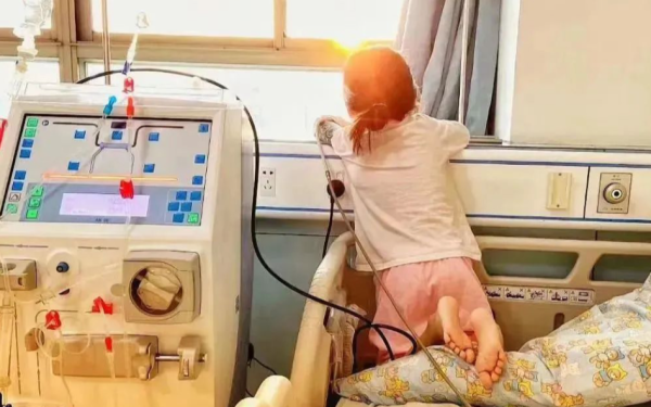 Học sinh lớp 3 qua đời sau 30 ngày phát hiện ung thư thận vì món tráng miệng trẻ em rất mê