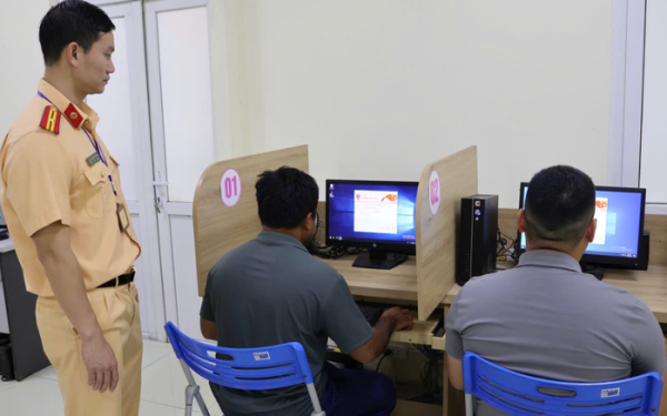 THÔNG BÁO: Người dân mang ngay giấy phép lái xe tới Phòng Cảnh sát Giao thông để làm một việc!