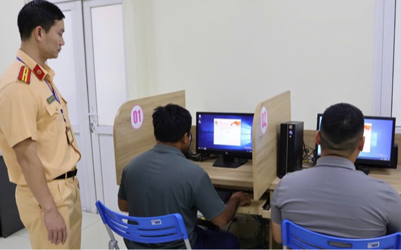 THÔNG BÁO: Người dân mang ngay giấy phép lái xe tới Phòng Cảnh sát Giao thông để làm một việc!