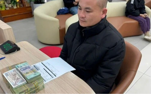 Người đàn ông Bắc Ninh phải báo công an sau khi tài khoản Techcombank nhận được hơn 365 triệu đồng kèm nội dung này