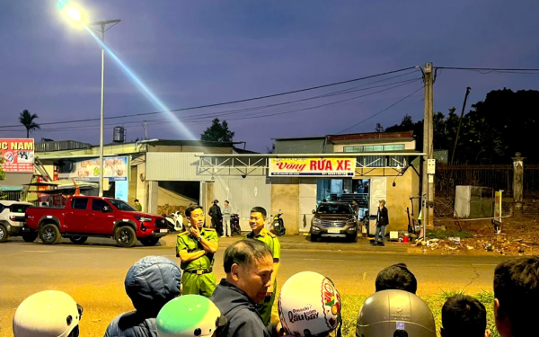 Cảnh sát phong toả căn nhà, truy tìm nghi phạm vụ cướp ngân hàng ở Gia Lai