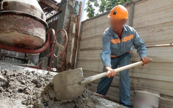 Phát hiện 1 thợ xây SN 1987 có số dư tài khoản tăng 35 tỷ đồng chỉ trong 1 đêm, nhưng 3 tháng sau nằm trong xe cứu thương hối hận