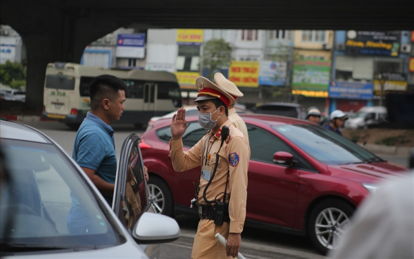 Từ 1/3, 6 lỗi vi phạm bắt đầu bị xử phạt, người tham gia giao thông lưu ý
