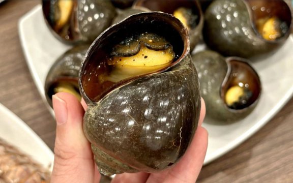 Ăn ốc bươu ngâm 