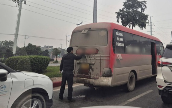 Cục CSGT nói rõ trường hợp bùn đất che lấp biển số xe không bị xử phạt