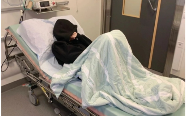 Người phụ nữ đau bụng dữ dội nên đi khám, chuyện xảy ra 23 phút sau đó gây "chấn động"