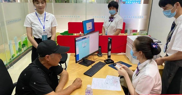 Nhận được 842 tỷ đồng tiền chuyển khoản nhầm từ ngân hàng, người đàn ông rút ra tiêu sạch rồi bị khởi kiện, tòa án tuyên bố: “Không cần trả lại”