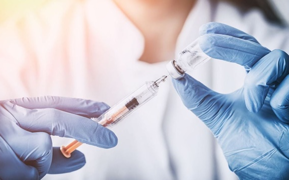 Bê bối tiêm vaccine quá hạn cho trẻ sơ sinh gây chấn động Tây Ban Nha