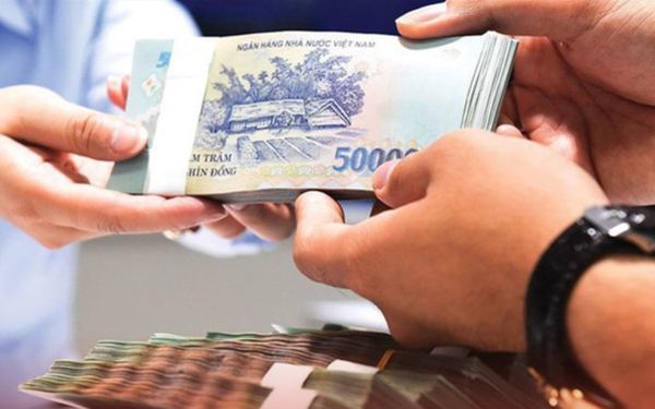 Lương, tiền công từ 5 triệu đồng phải chuyển khoản