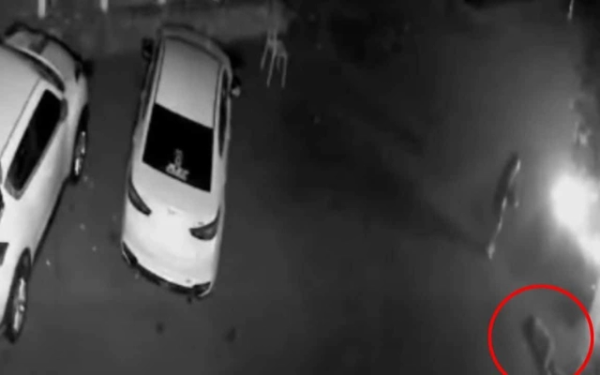 Đưa bạn về khách sạn rồi lái đi, người đàn ông không ngờ cán qua người bạn khiến đối phương tử vong