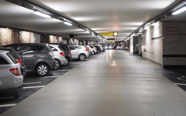 Mua chỗ đỗ xe nhưng không có ô tô, chủ nhà tận dụng làm tủ chứa đồ, 6 tháng sau nhận thông báo: "Có thể bị phạt 75 triệu đồng"