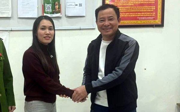 Tài khoản bất ngờ được "ting ting" hơn 2 tỷ đồng, người phụ nữ ở Hà Nội có quyết định bất ngờ