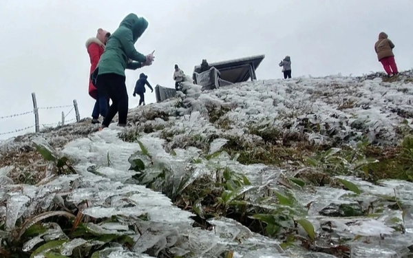 Không khí lạnh tràn về, miền Bắc lại rét đậm, có nơi dưới 8 độ C