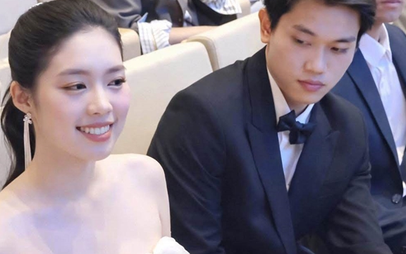 Ánh mắt của Đình Bắc viral, Á hậu Châu Anh vội livestream đính chính