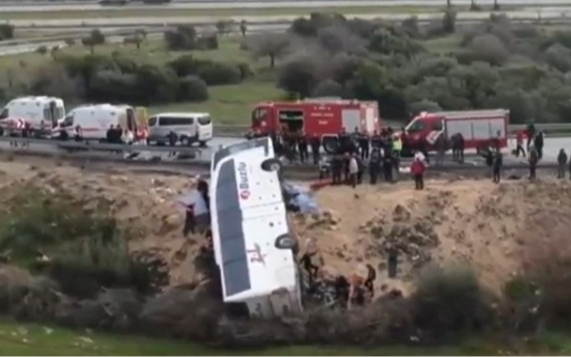 Xe khách lật xuống vực sâu 15 mét, ít nhất 8 người thiệt mạng ở Thổ Nhĩ Kỳ