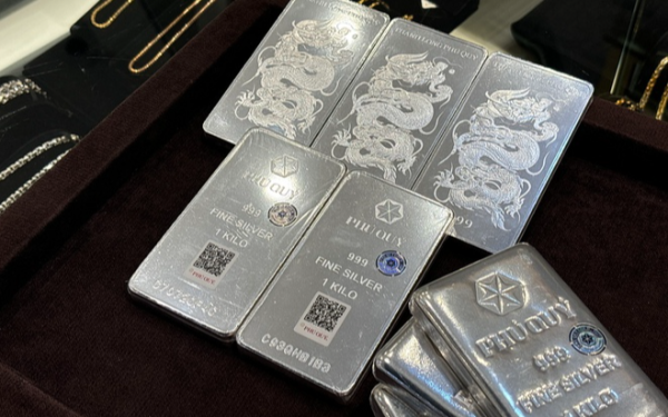 Giá bạc có cú giảm lịch sử tới 30%, điểm nhạy cảm xuất hiện