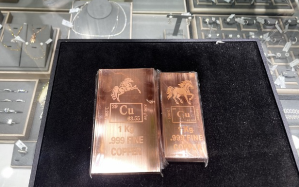 Tích trữ đồng thỏi chờ tăng giá như vàng