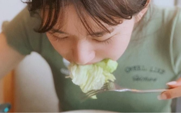 Ngày càng nhiều người còn trẻ đã nhận "án tử" ung thư dạ dày, bác sĩ nói thẳng: 5 món này phải ĂN ÍT đi