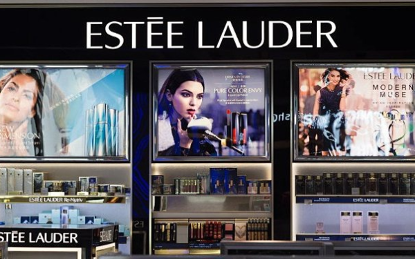 Estée Lauder bị phạt 750.000 CAD vì bán mỹ phẩm chứa 