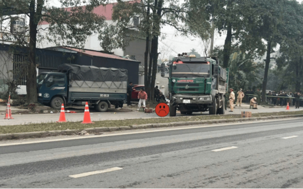 Một cán bộ CSGT tử vong trong vụ 2 xe tải va chạm ở Thái Nguyên