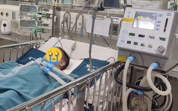 Bé 5 tháng tuổi tổn thương gan nghiêm trọng, phải nhập viện cấp cứu vì trò đùa tưởng vô hại của người lớn