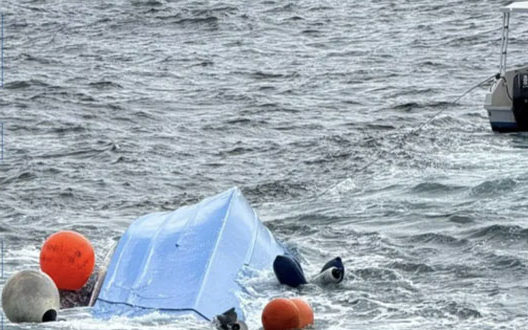 Oman: Lật thuyền du lịch chở 25 hành khách, 3 người tử vong