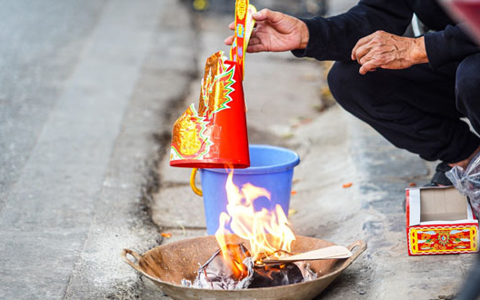 Có hai ngày đại cát, 9 khung giờ vàng để cúng ông Công ông Táo năm 2026