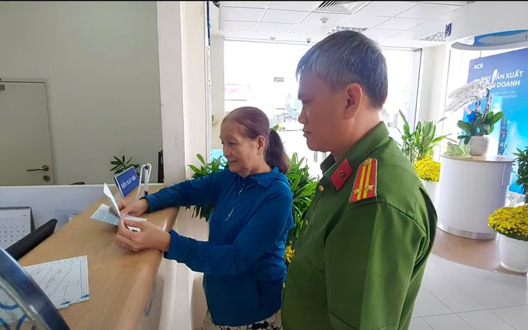 Công an khuyến cáo tất cả người dân gặp trường hợp này phải lưu ngay bill chuyển khoản, mã giao dịch