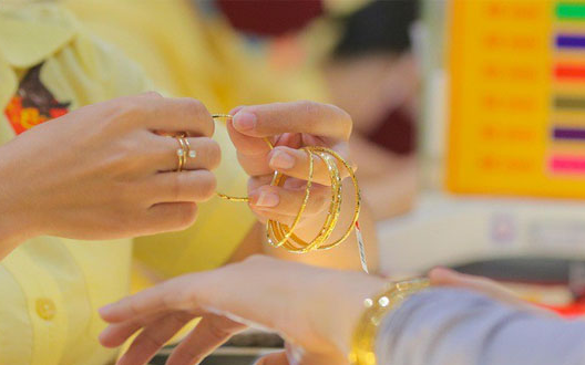 Sáng 7-2, giá vàng miếng SJC, bạc Phú Quý cùng tăng mạnh