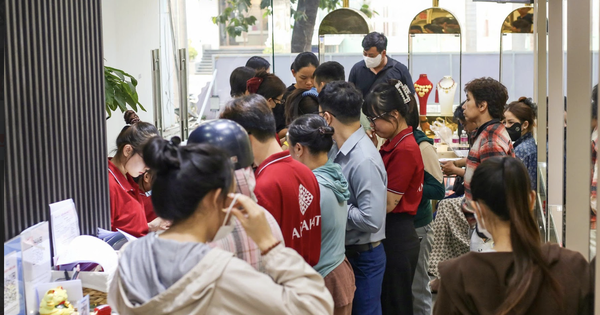 Rút tiền tiết kiệm mua bạc, người đàn ông ở TPHCM lỗ hơn 200 triệu đồng chỉ trong 1 tuần