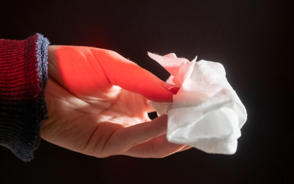 Cảnh báo khẩn về khăn ướt: Hàng chục người nhiễm vi khuẩn gây độc, 1 trường hợp đã tử vong