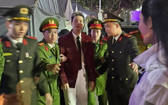 "Quân A.P bị áp giải" - chuyện gì đang xảy ra mà viral khắp MXH?