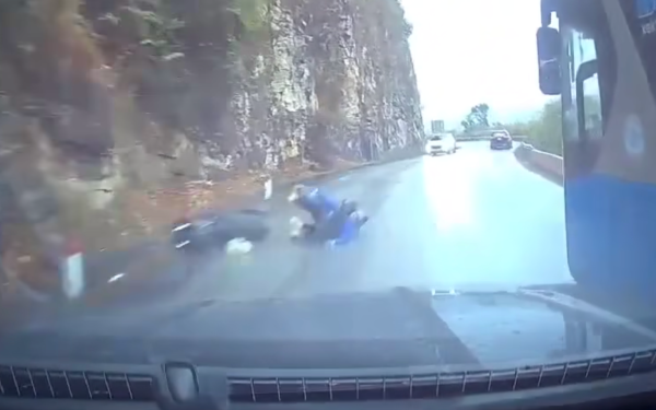 Lấn làn, vượt ẩu chẹt chết 2 người trên đèo vẫn thản nhiên: Do người ta chứ do mình đâu