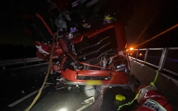 4 ô tô tông liên hoàn trên cao tốc, giao thông ùn tắc kéo dài