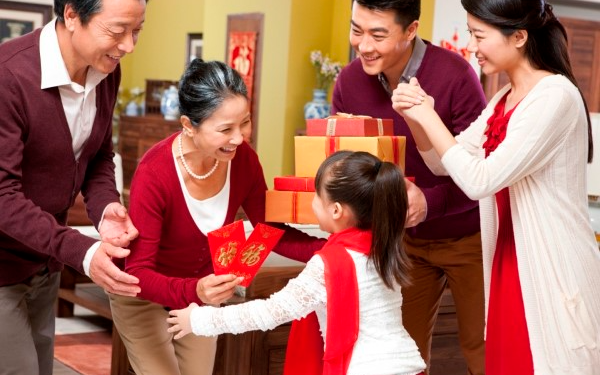 5 tuổi xông đất 