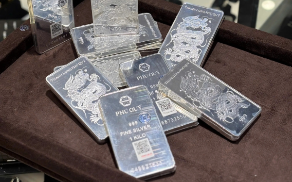 Giá bạc hôm nay 10/2/2026: Bạc Phú Quý, Ancarat tiếp tục tăng mạnh, thị trường biến động khó lường