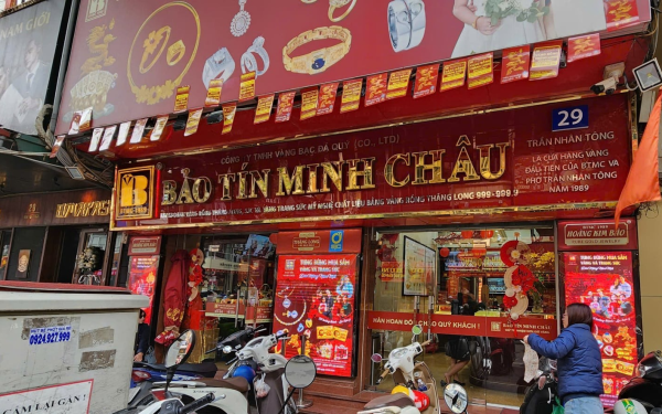 Giá vàng hôm nay mới nhất (10/2) tiếp đà tăng: Nhà vàng bán "thả cửa", người mua bớt hào hứng