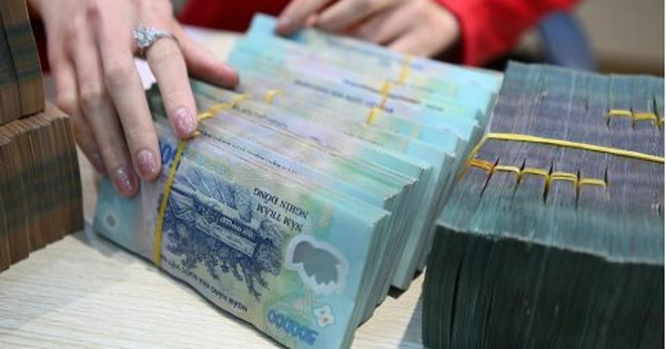 Nhận được 999.555.0000 đồng từ số tài khoản lạ, người phụ nữ SN 75 bàn giao toàn bộ cho công an: Sự thật được hé lộ bất ngờ